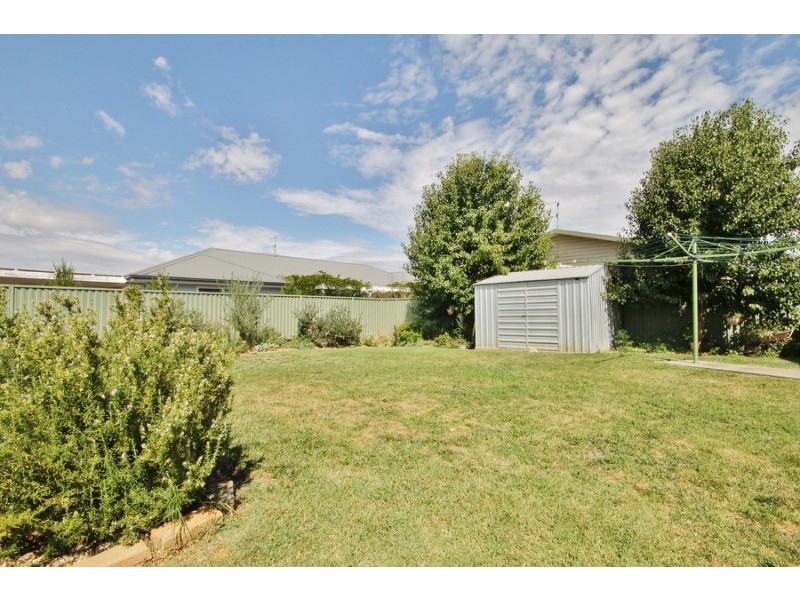 16 Willott Close, Eglinton NSW 2795