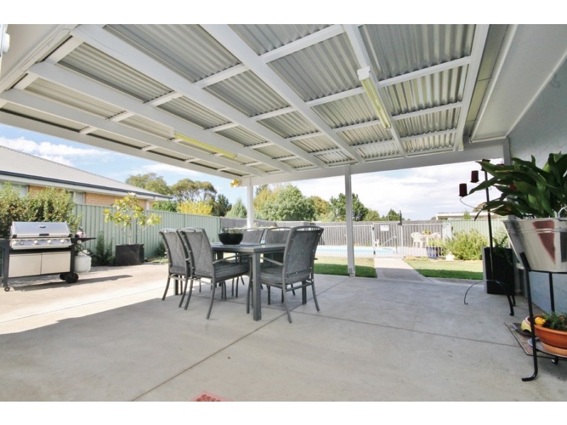 16 Willott Close, Eglinton NSW 2795