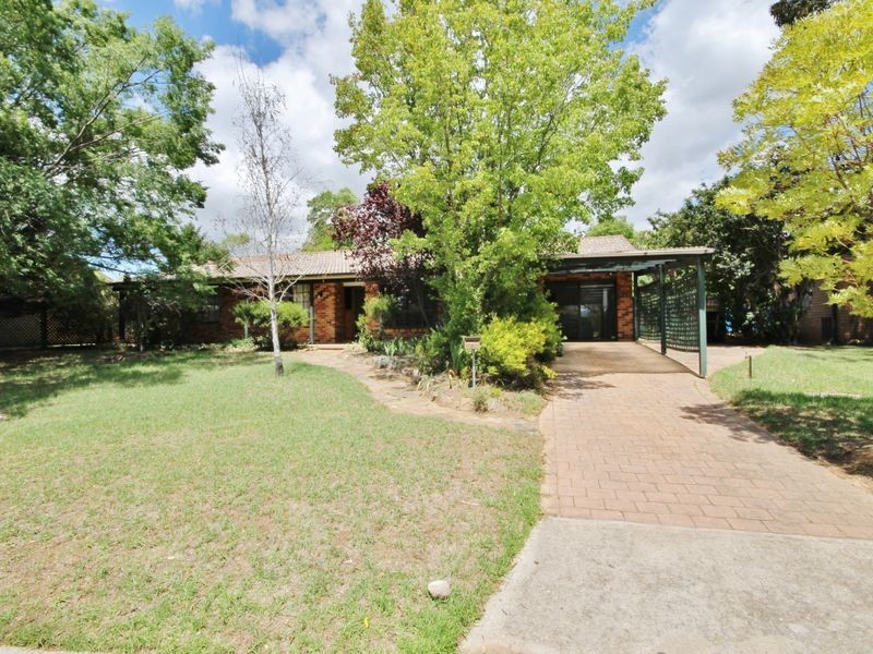 6 Bouffler Close, Bathurst NSW 2795