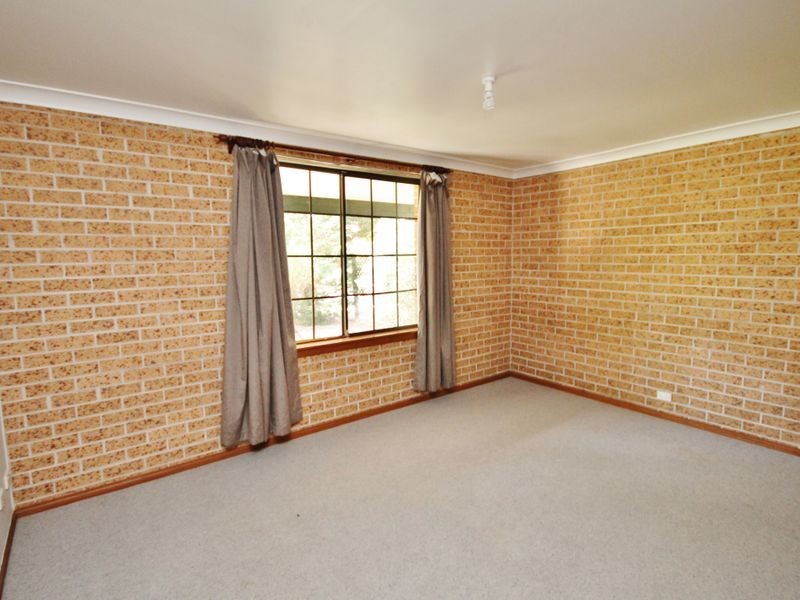 6 Bouffler Close, Bathurst NSW 2795