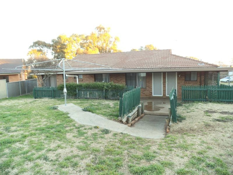 2 Perrier Place, Bathurst NSW 2795
