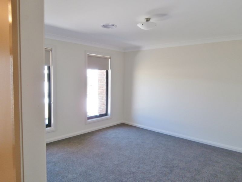 4 Blaxland Drive, Bathurst NSW 2795