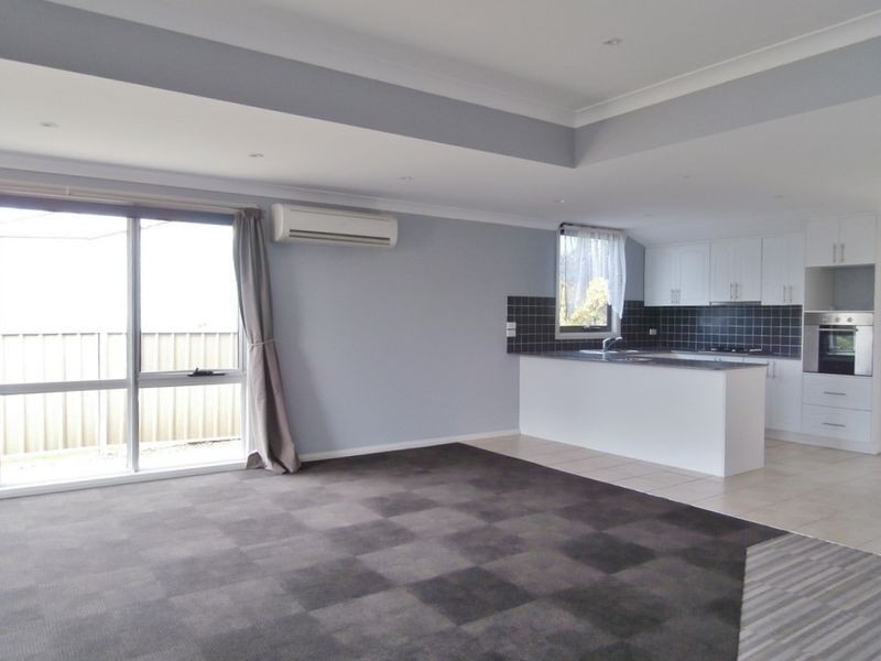 25 Alamein Walk, Bathurst NSW 2795