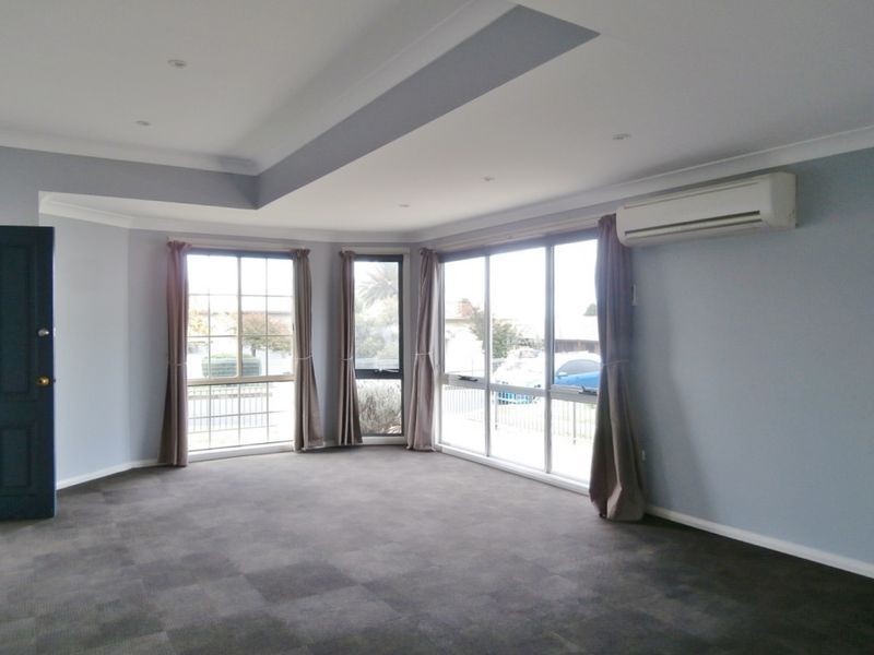 25 Alamein Walk, Bathurst NSW 2795