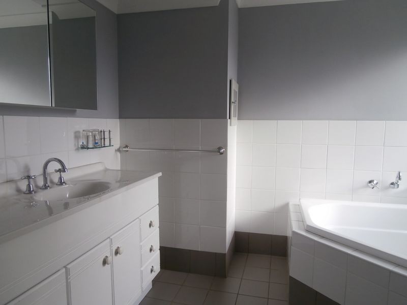 25 Alamein Walk, Bathurst NSW 2795