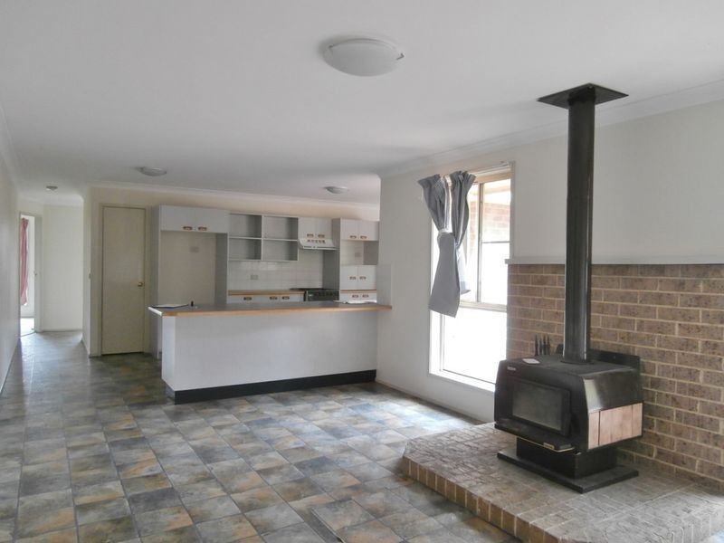 42 Lorimer Street, Bathurst NSW 2795