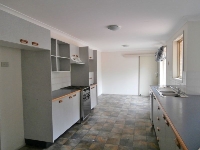 42 Lorimer Street, Bathurst NSW 2795