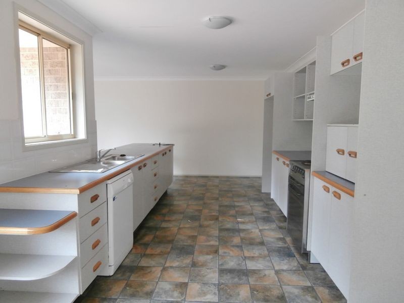 42 Lorimer Street, Bathurst NSW 2795