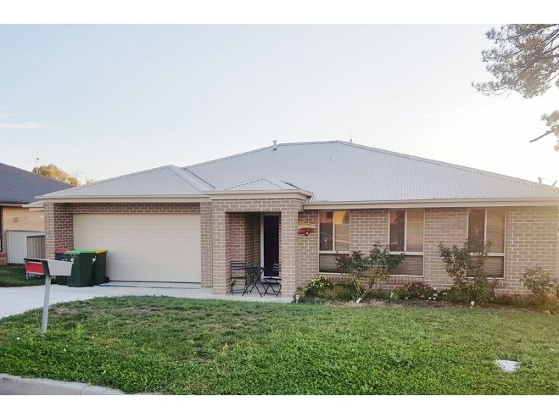 74 Ashworth Drive, Bathurst NSW 2795