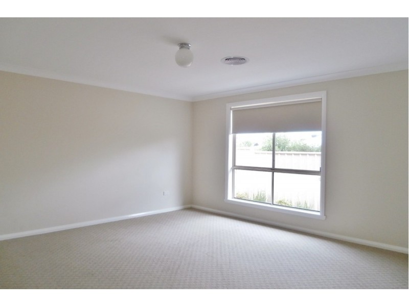 2 She Oak Close, Bathurst NSW 2795