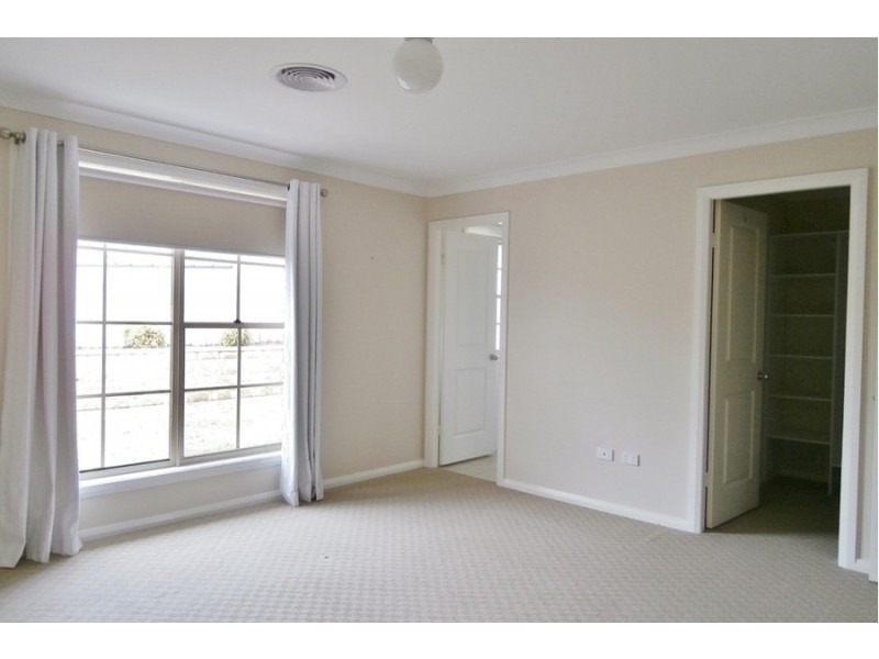 2 She Oak Close, Bathurst NSW 2795