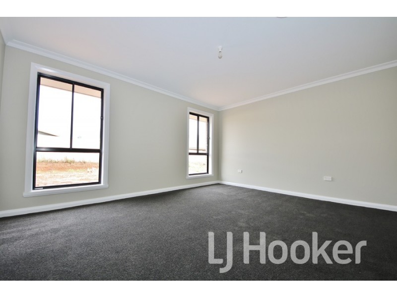 4 Coates Drive, Kelso NSW 2795