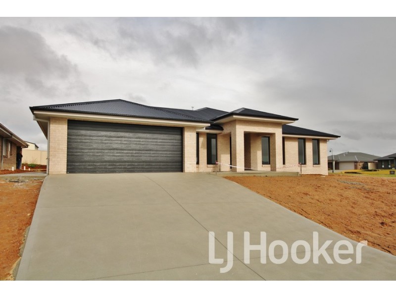 4 Coates Drive, Kelso NSW 2795