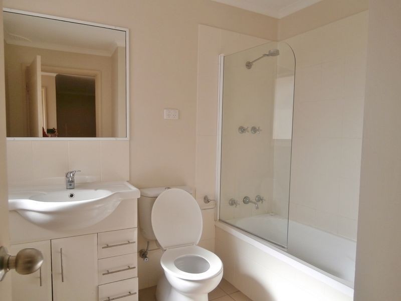 30 Ribbon Gum Place, Bathurst NSW 2795