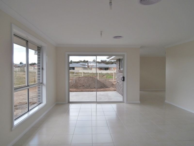 9 Amber Close, Kelso NSW 2795