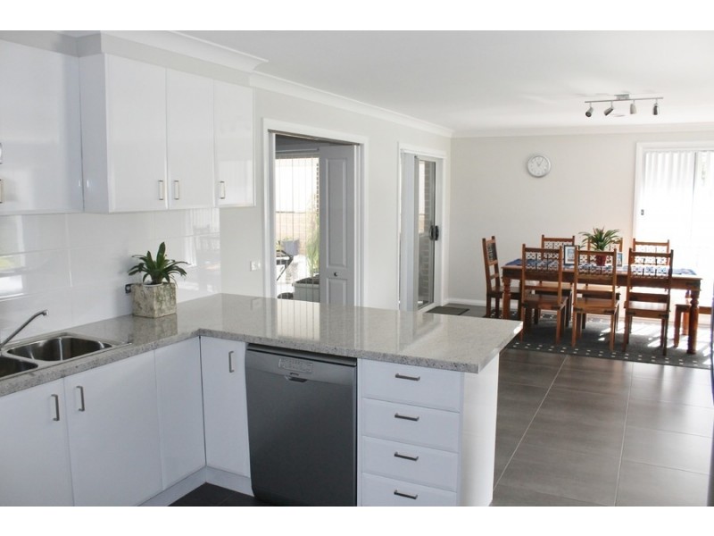 4 Gibsone Drive, Bathurst NSW 2795
