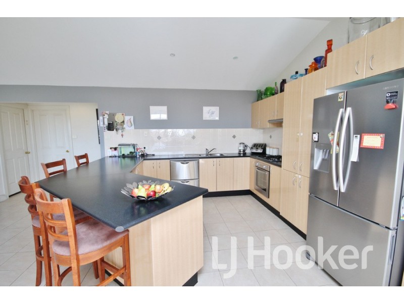 8 Hurley Close, Llanarth NSW 2795