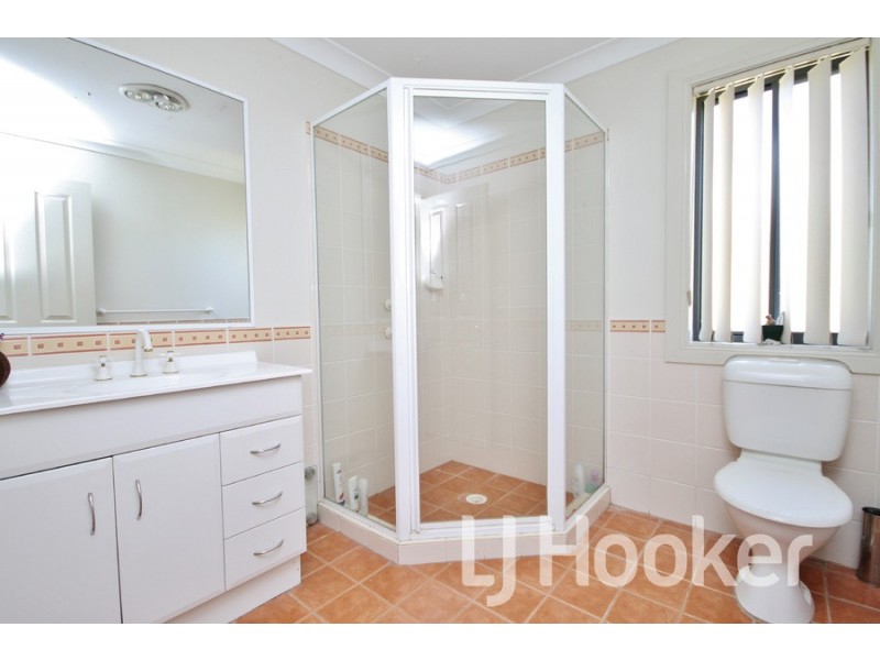 8 Hurley Close, Llanarth NSW 2795