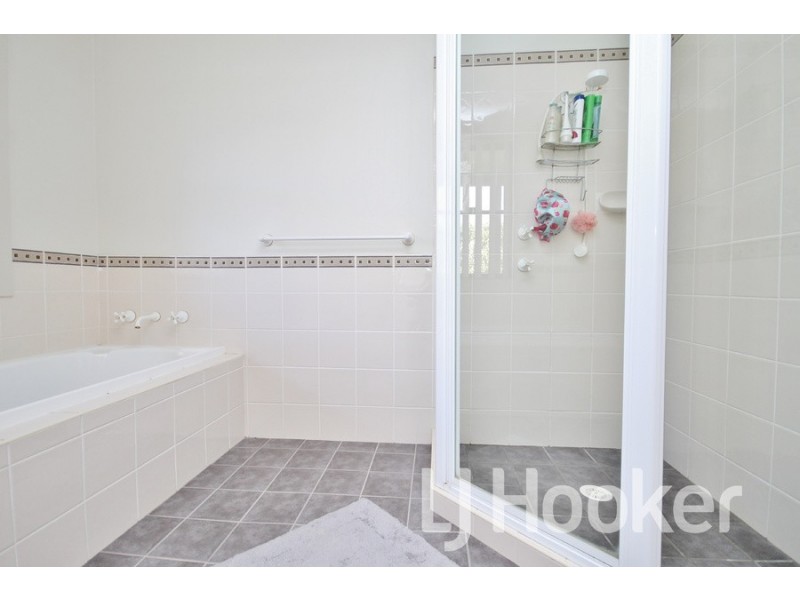 8 Hurley Close, Llanarth NSW 2795