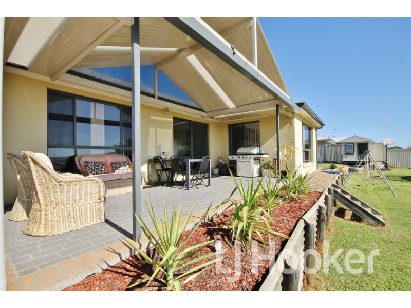 8 Hurley Close, Llanarth NSW 2795