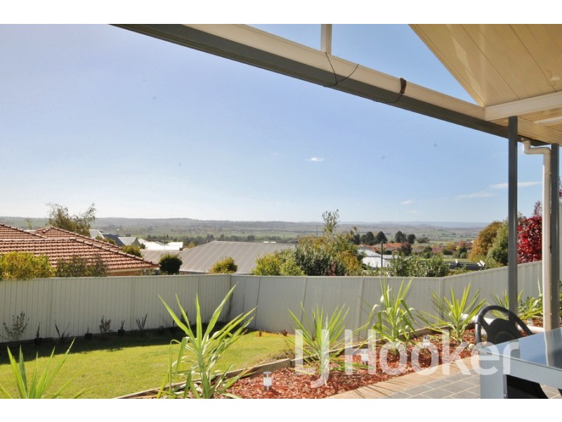 8 Hurley Close, Llanarth NSW 2795