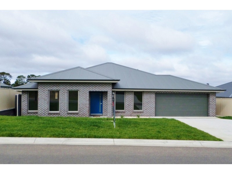 57 Graham Drive, Bathurst NSW 2795