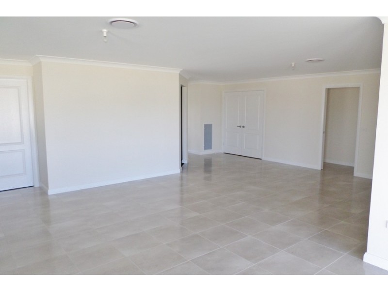 57 Graham Drive, Bathurst NSW 2795