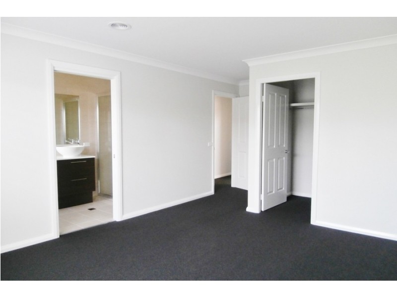 43 Wentworth Drive, Bathurst NSW 2795