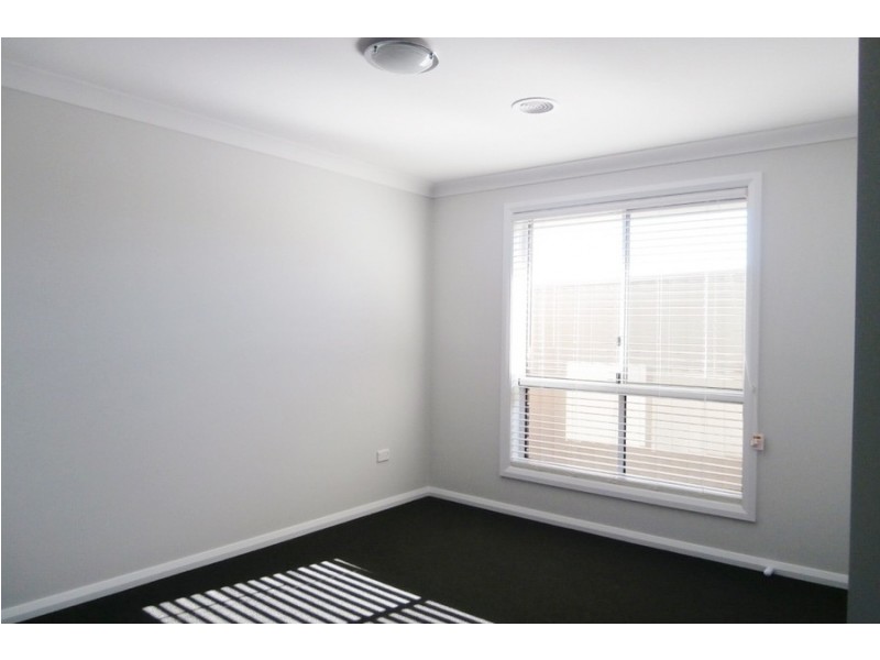 43 Wentworth Drive, Bathurst NSW 2795