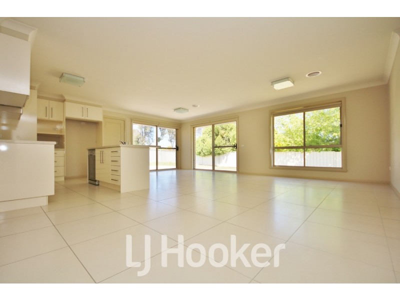 1 Larkin Street, Bathurst NSW 2795