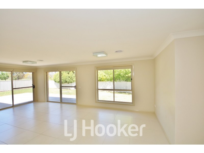 1 Larkin Street, Bathurst NSW 2795
