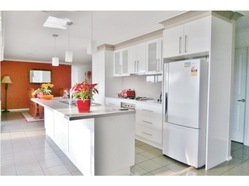 16 Quinn Court, Llanarth NSW 2795