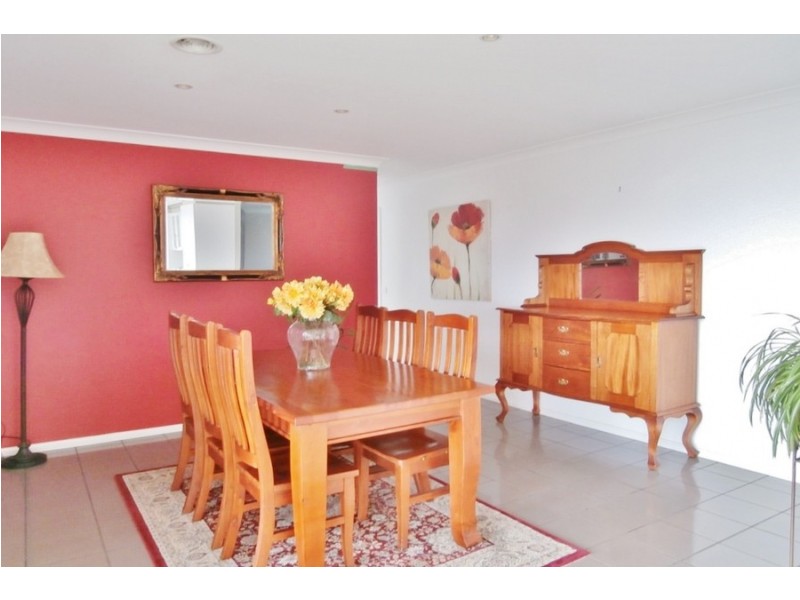 16 Quinn Court, Llanarth NSW 2795