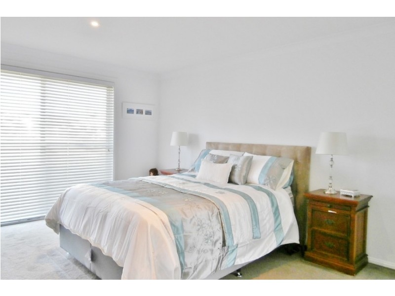 16 Quinn Court, Llanarth NSW 2795