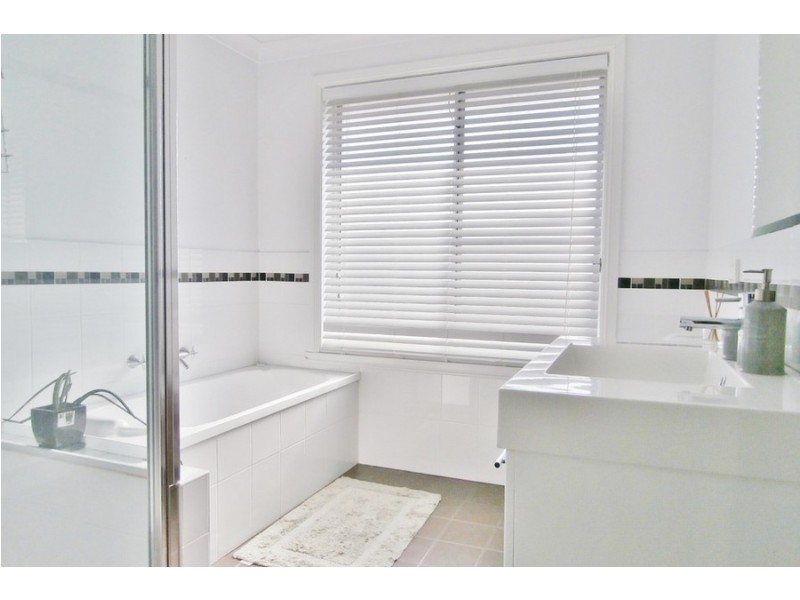 16 Quinn Court, Llanarth NSW 2795