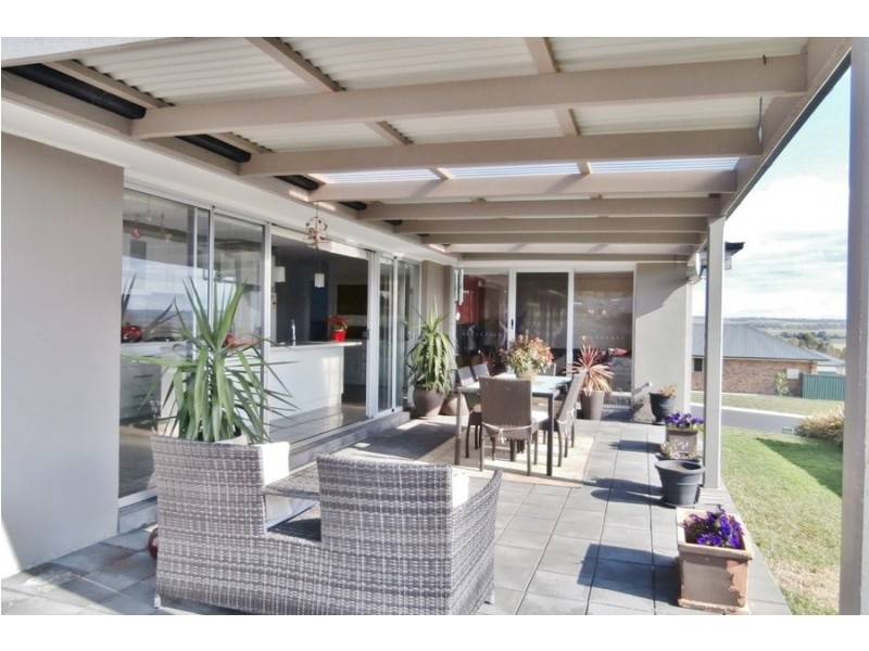 16 Quinn Court, Llanarth NSW 2795
