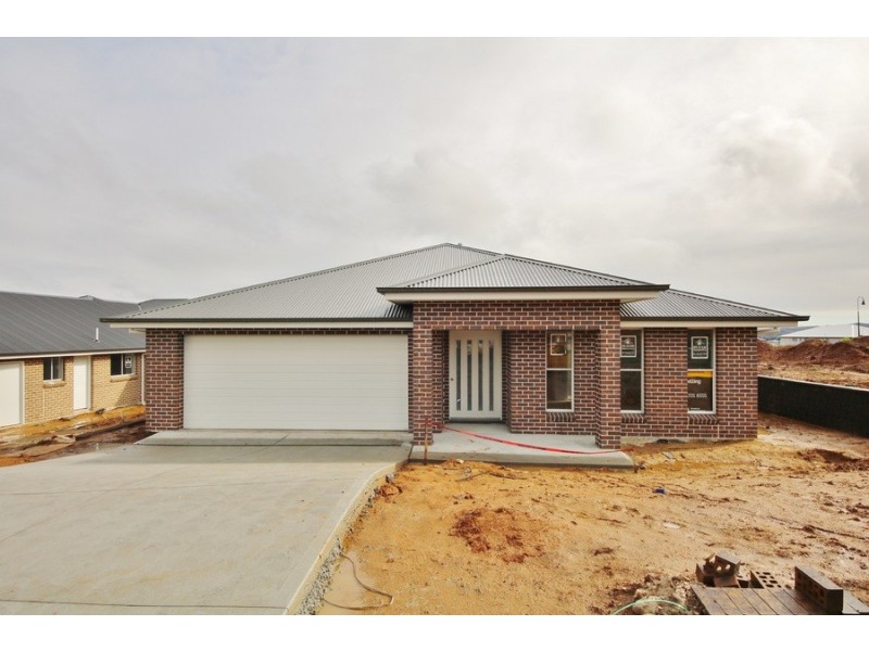 1 Mcgillan Drive, Kelso NSW 2795