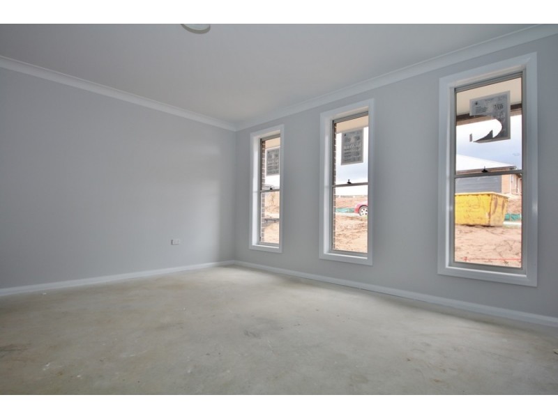 1 Mcgillan Drive, Kelso NSW 2795