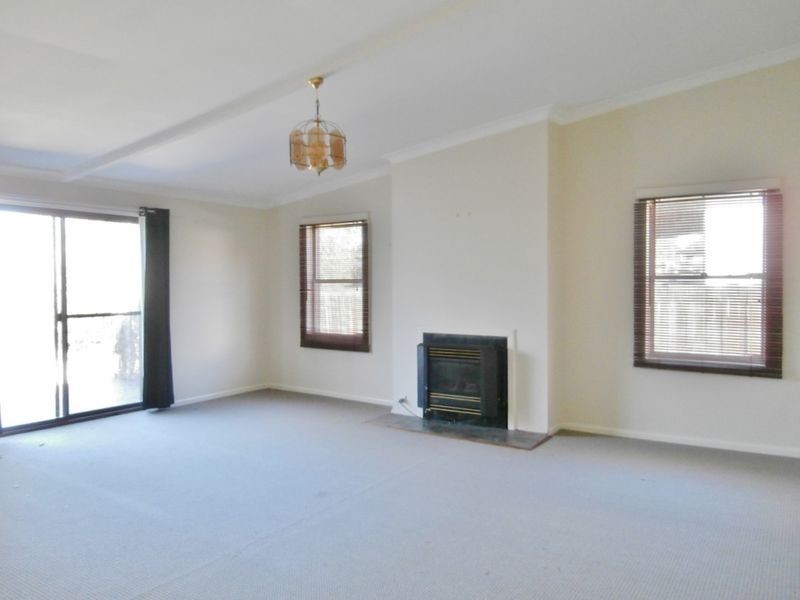 138 Stewart Street, Bathurst NSW 2795