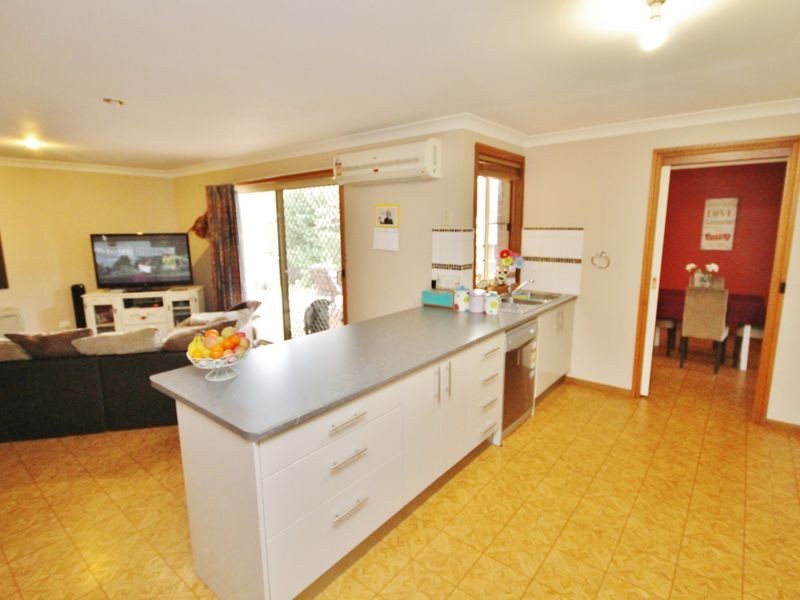 10 Barker Circuit, Kelso NSW 2795