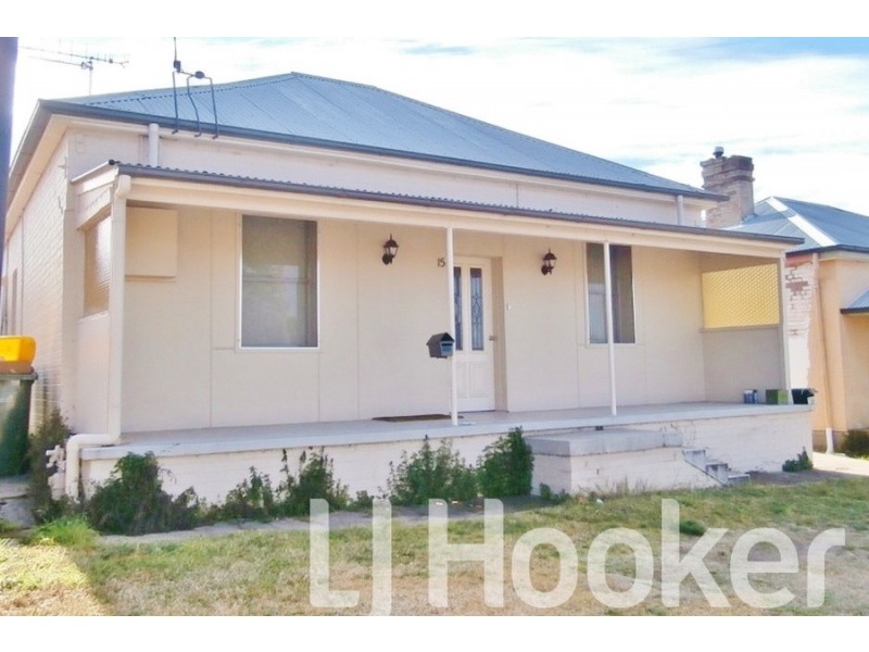 15 Hamilton Street, Bathurst NSW 2795