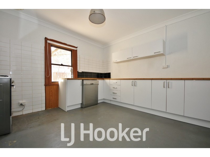 42 Rankin Street, Bathurst NSW 2795