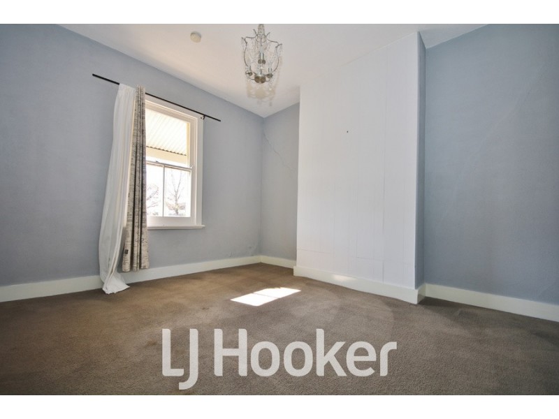 42 Rankin Street, Bathurst NSW 2795