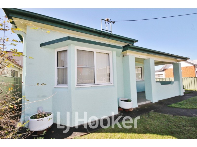 135 Piper Street, Bathurst NSW 2795