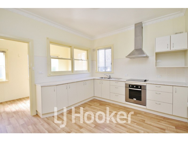 135 Piper Street, Bathurst NSW 2795