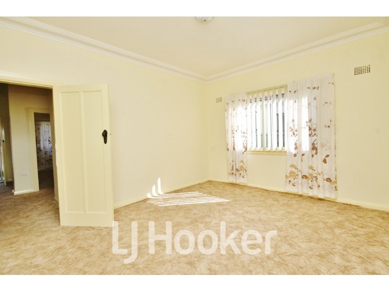 135 Piper Street, Bathurst NSW 2795