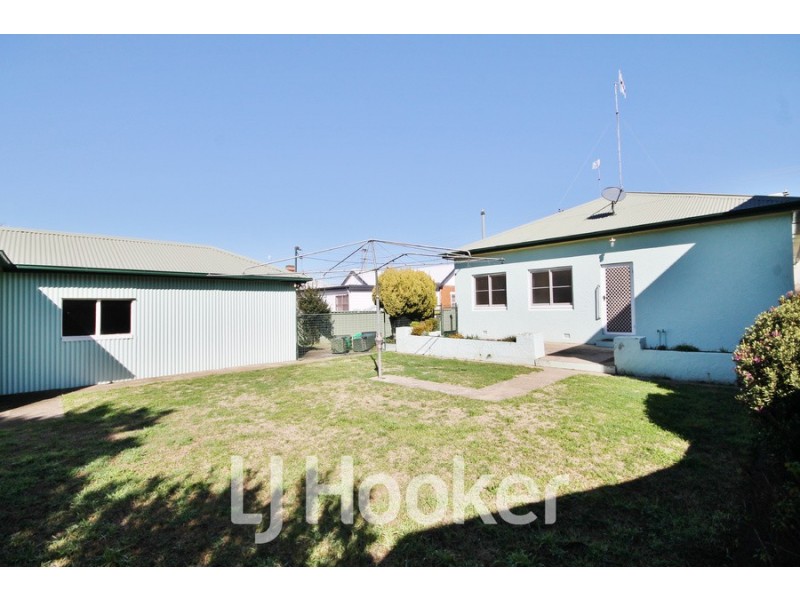 135 Piper Street, Bathurst NSW 2795