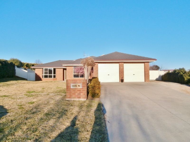 34 Roxburgh Drive, Bathurst NSW 2795