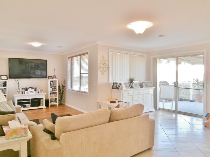 34 Roxburgh Drive, Bathurst NSW 2795