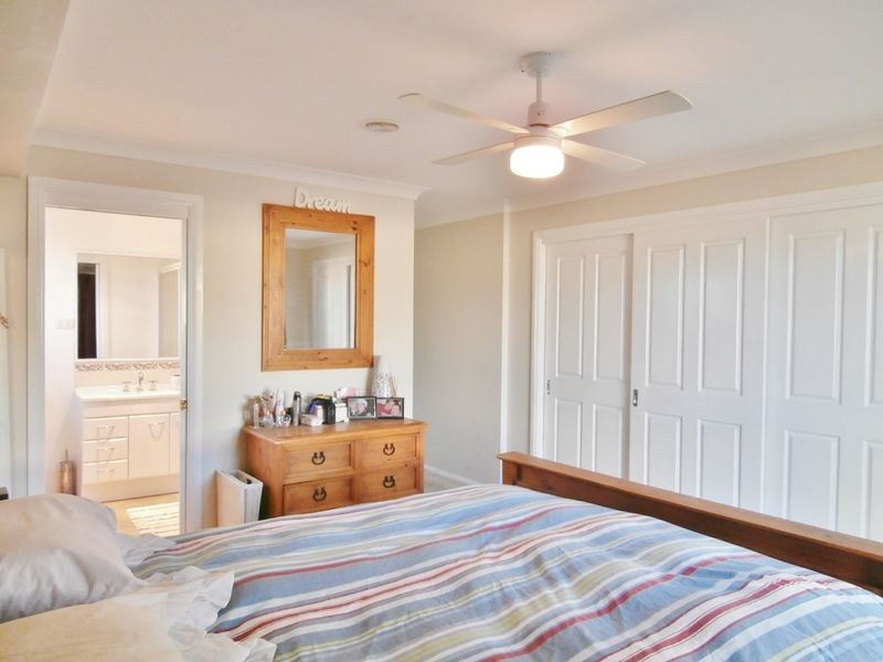 34 Roxburgh Drive, Bathurst NSW 2795